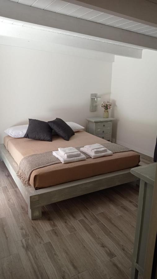 B&B Badde Tale Ossi 外观 照片